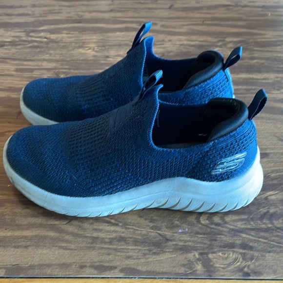 Kids Skechers shoes - Picture 2 of 6